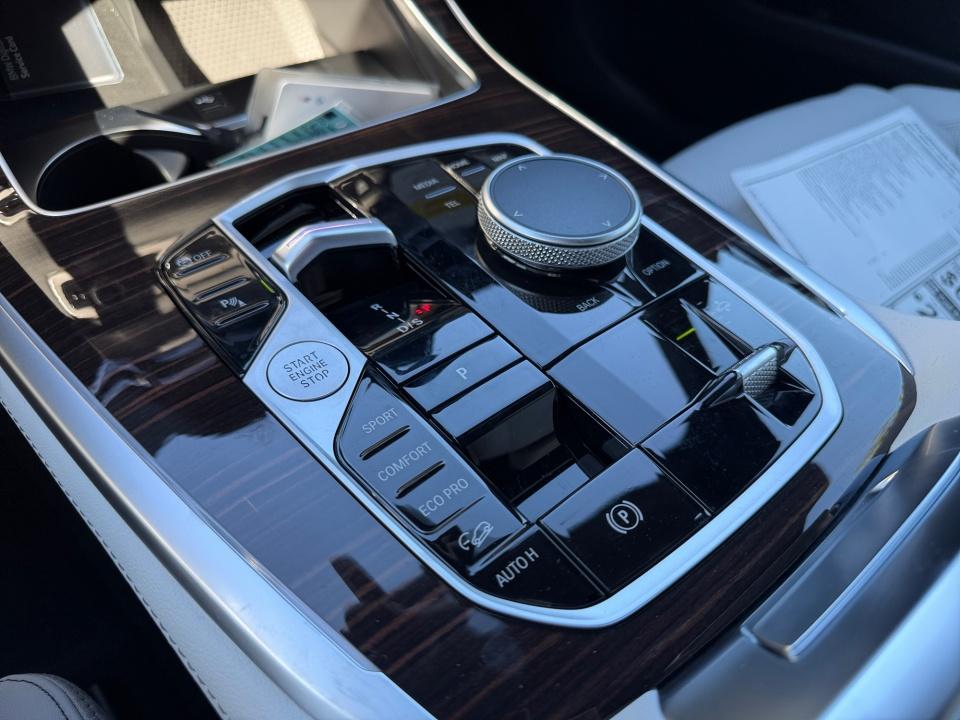2027 BMW X7 xDrive40i