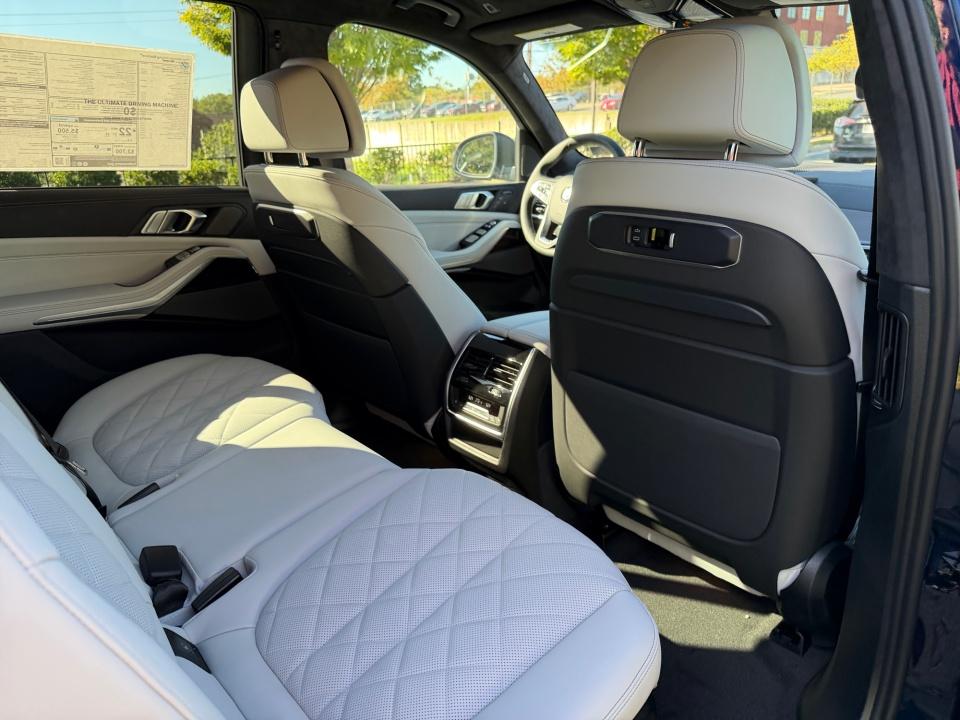 2027 BMW X7 xDrive40i