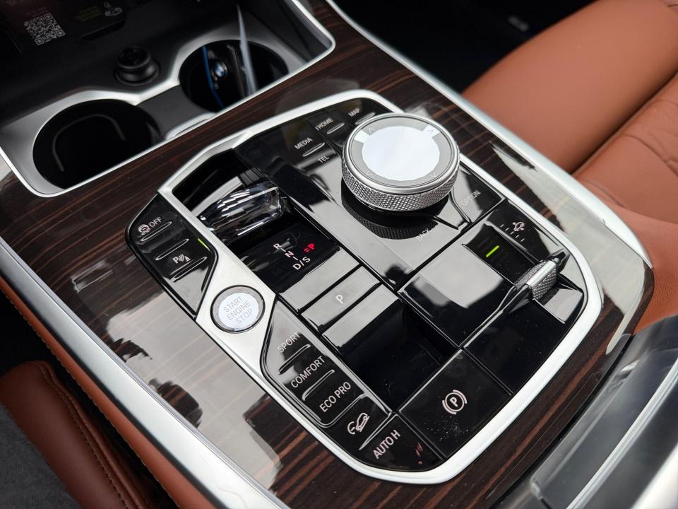 2027 BMW X7 M60i