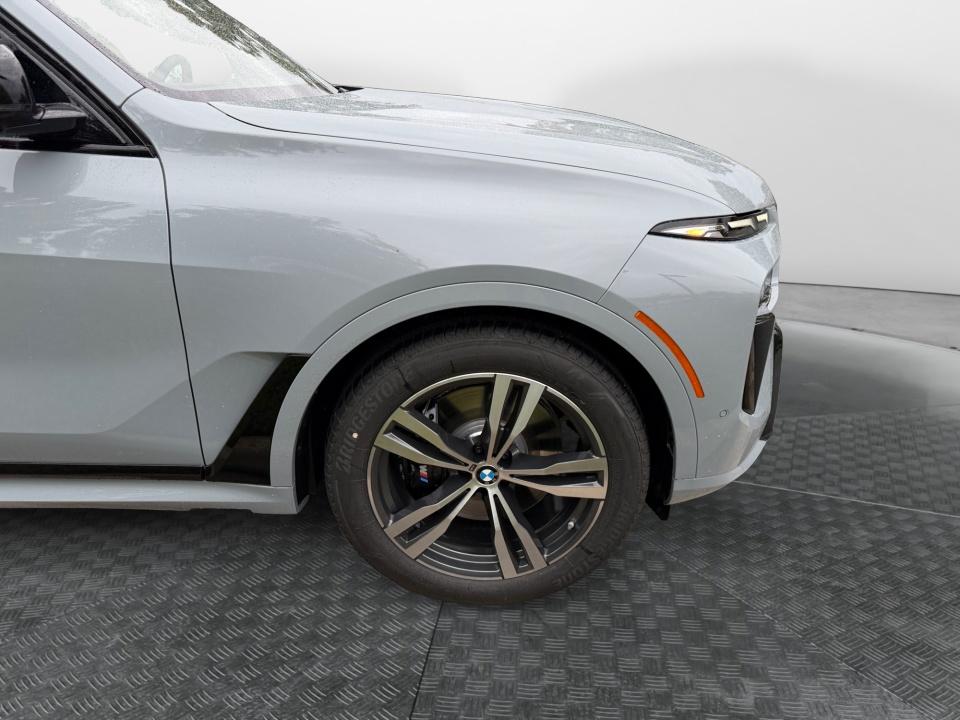 2027 BMW X7 M60i