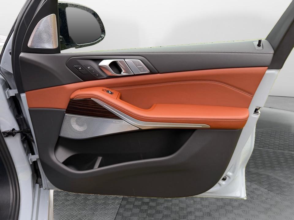 2027 BMW X7 M60i