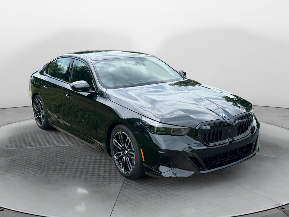 2027 BMW 550e 550e xDrive