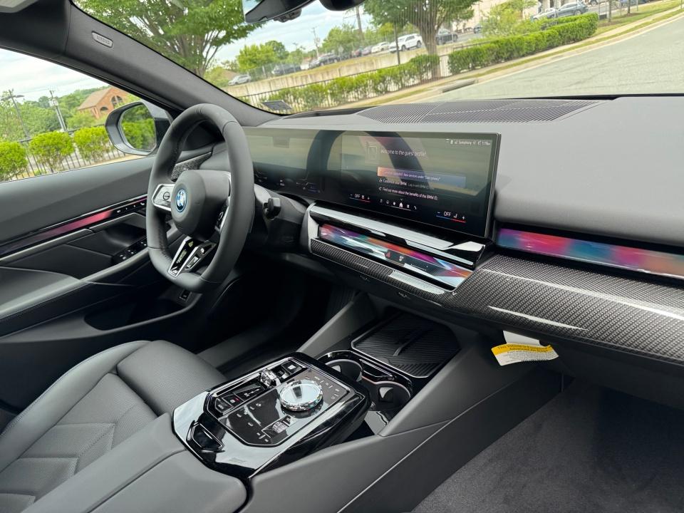 2027 BMW 550e 550e xDrive