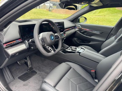 2027 BMW 550e 550e xDrive