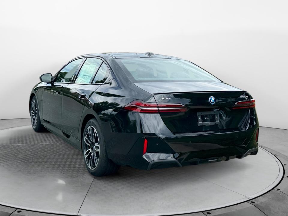 2027 BMW 550e 550e xDrive