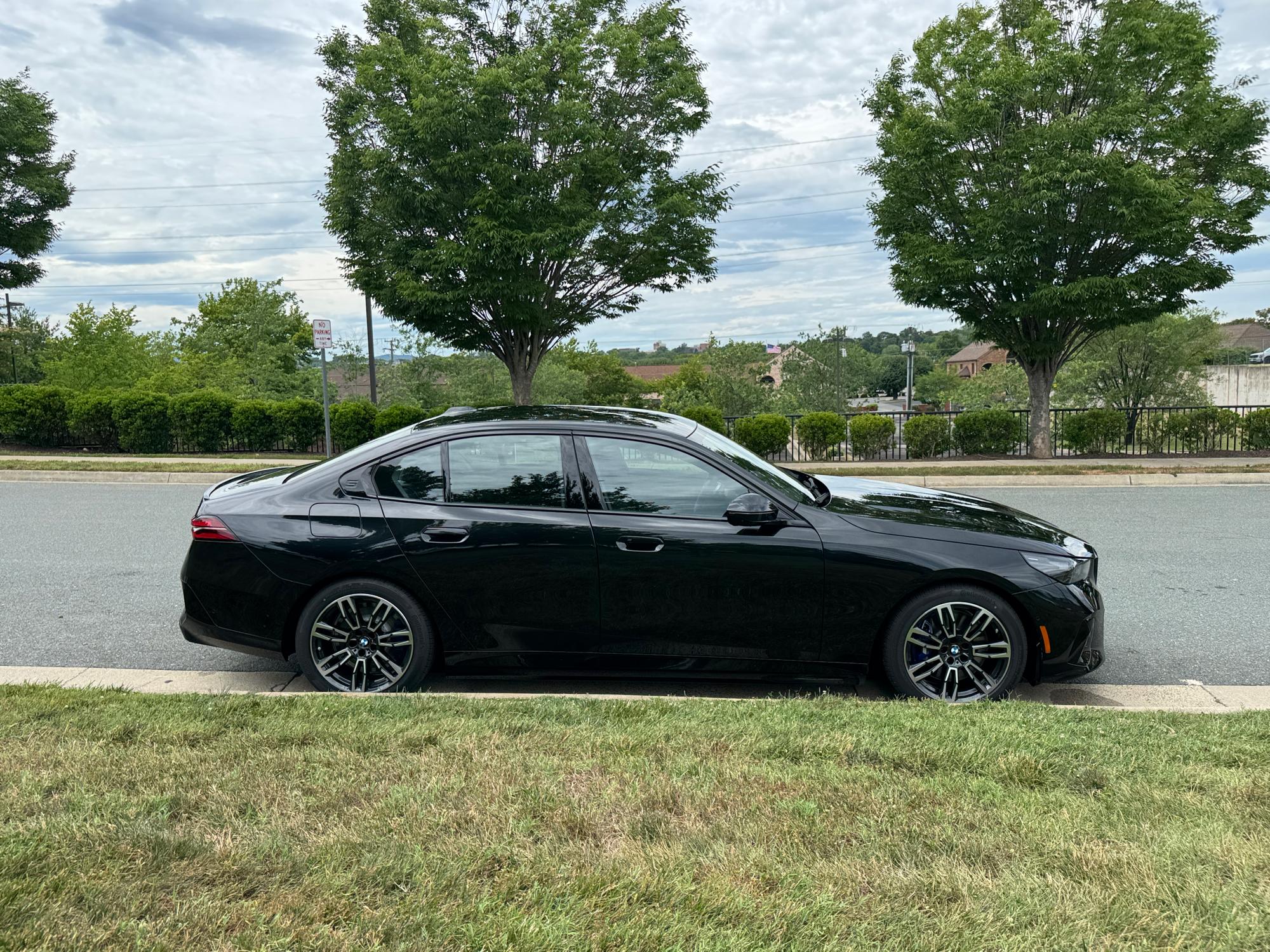 2027 BMW 550e 550e xDrive