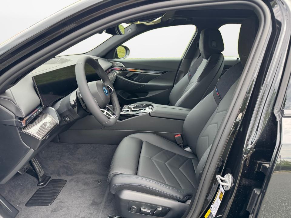 2027 BMW 550e 550e xDrive