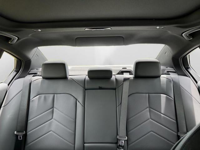2027 BMW 550e 550e xDrive